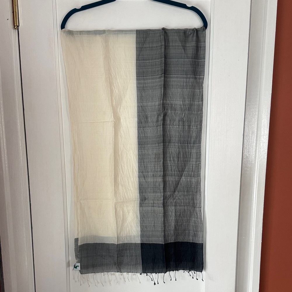Elegant Gray and Cream Scarf